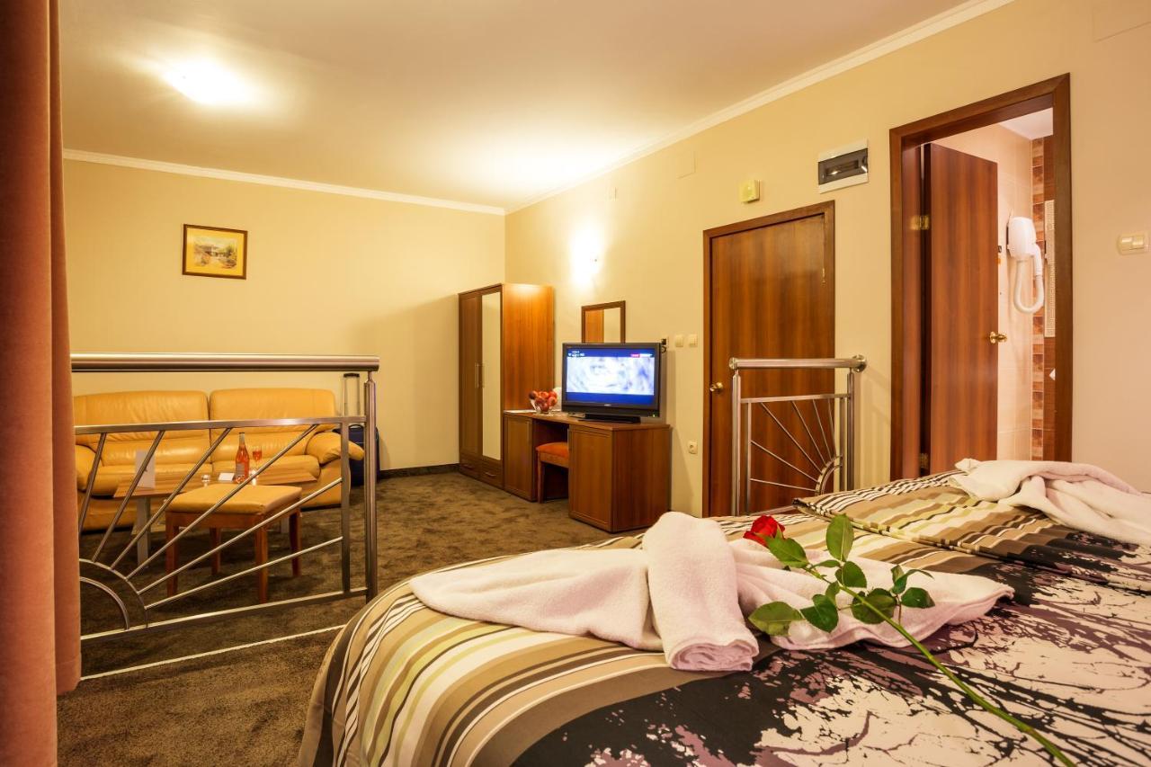 Family Hotel Romantika เวลินกราด ภายนอก รูปภาพ