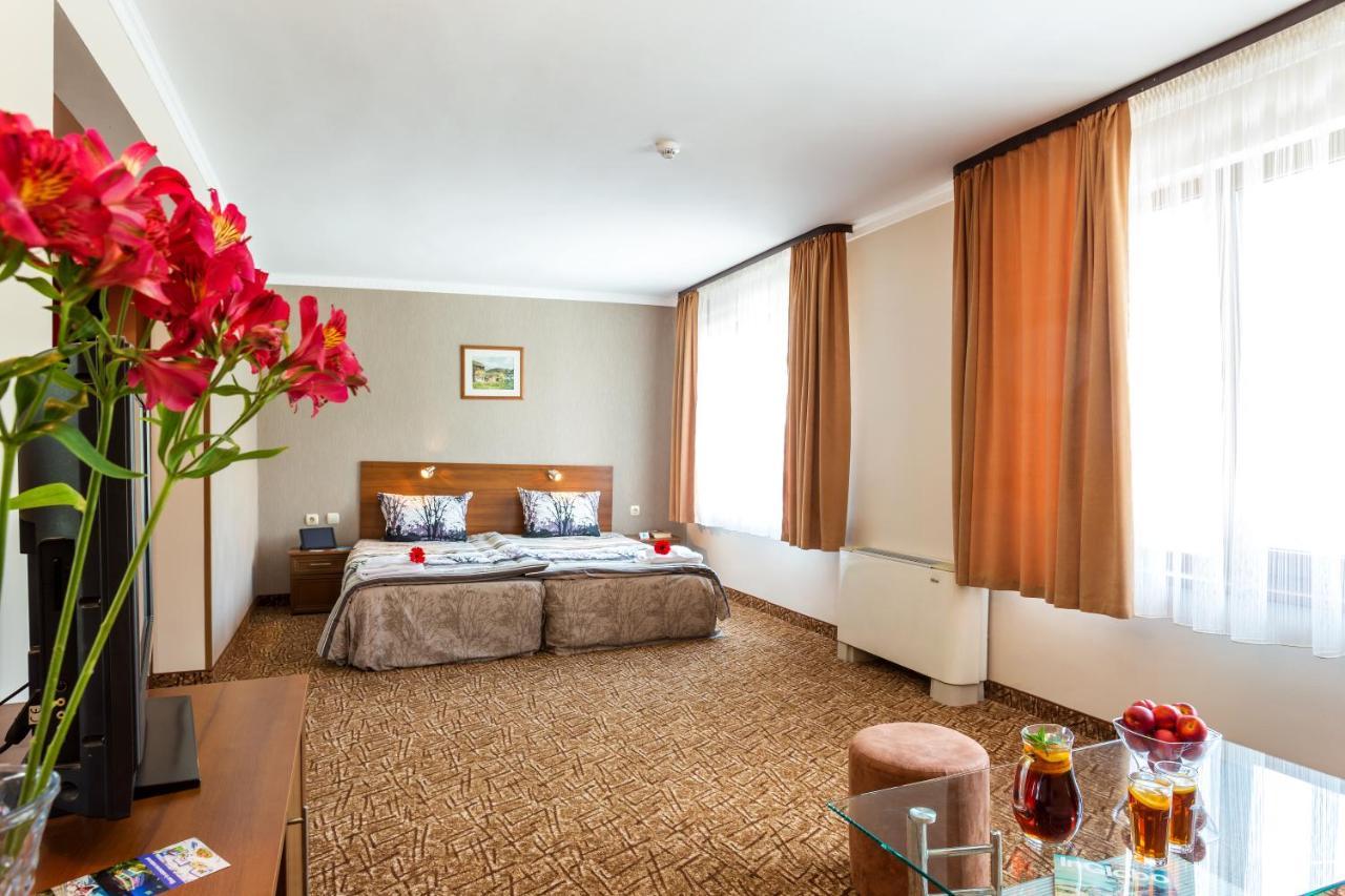 Family Hotel Romantika เวลินกราด ภายนอก รูปภาพ