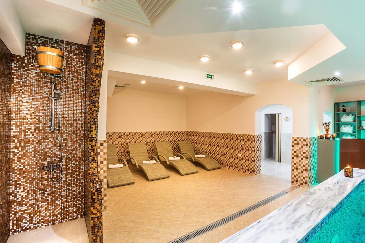 Family Hotel Romantika เวลินกราด ภายนอก รูปภาพ