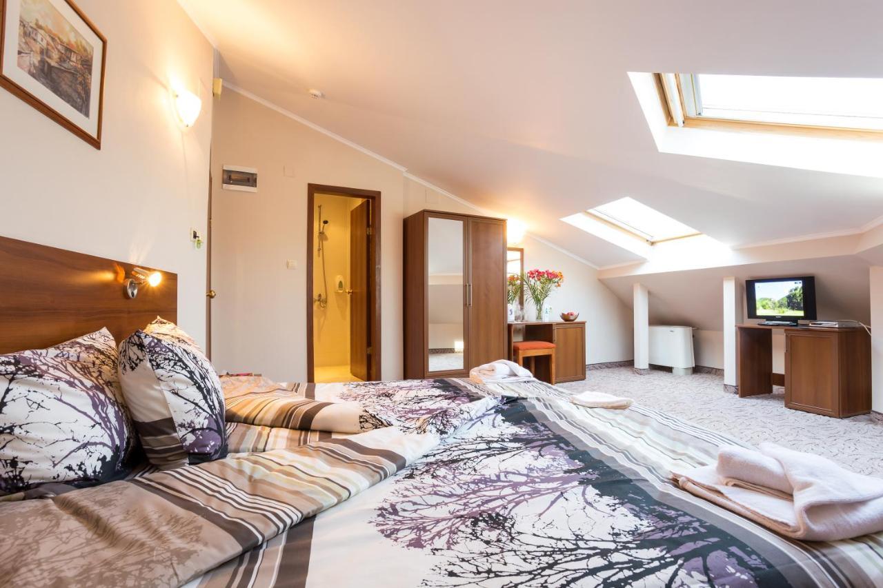 Family Hotel Romantika เวลินกราด ภายนอก รูปภาพ